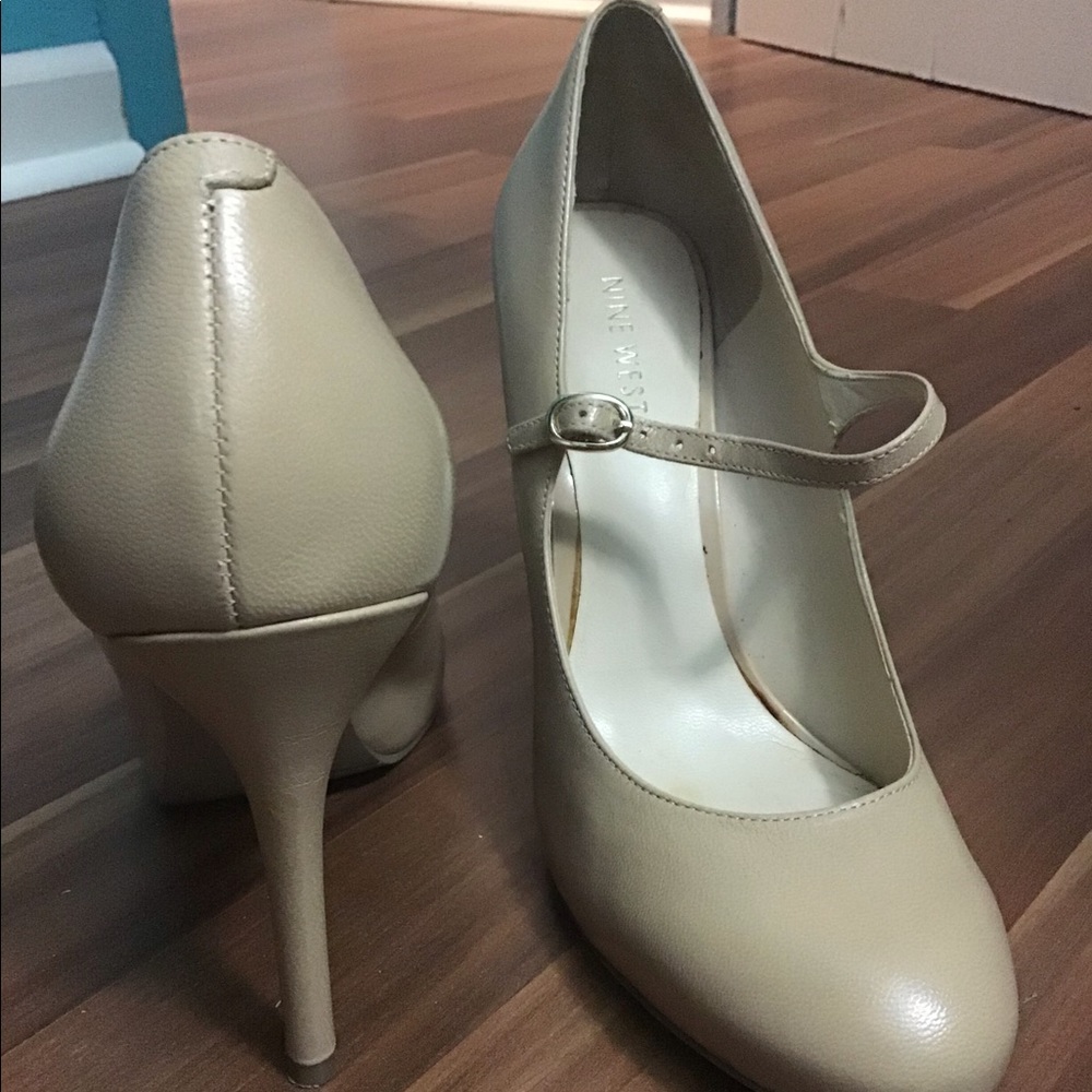 Nine West Mary Jane heels